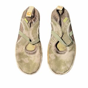 Cushe Shucoon MJ Women’s Green Mary Jane Canvas Slip-On Shoes Size 9